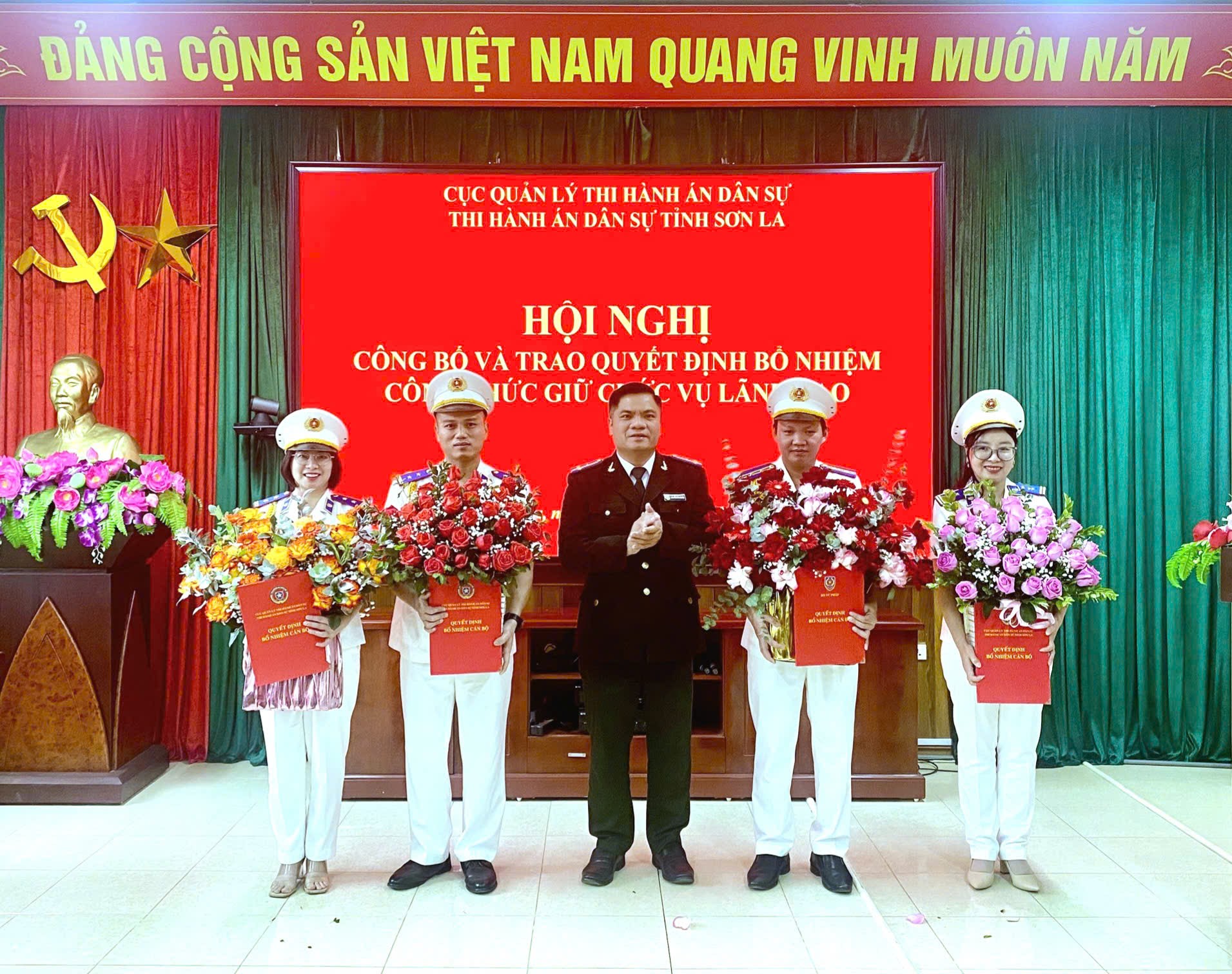 Thi hành án tỉnh Sơn La Công bố và trao Quyết định bổ nhiệm công chức giữ chức vụ lãnh đạo