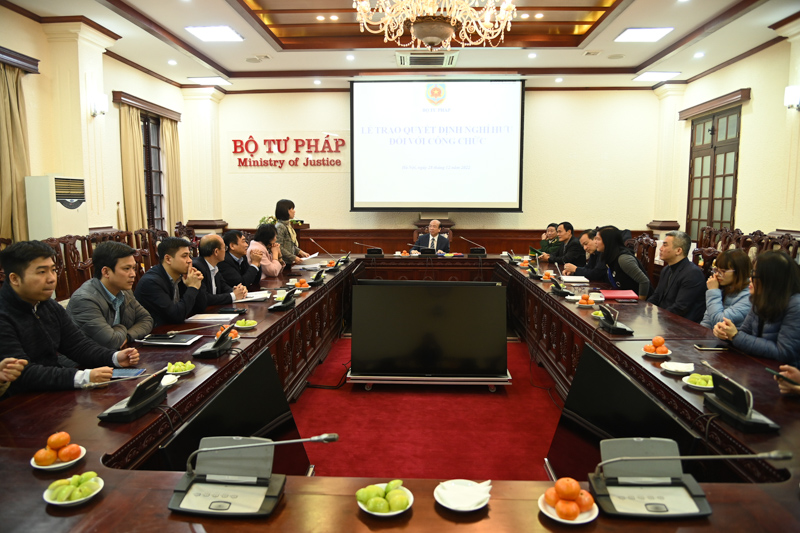 Trao Quyết định nghỉ hưu cho đồng chí Nguyễn Quốc Huy và đồng chí Đỗ Đình Lương