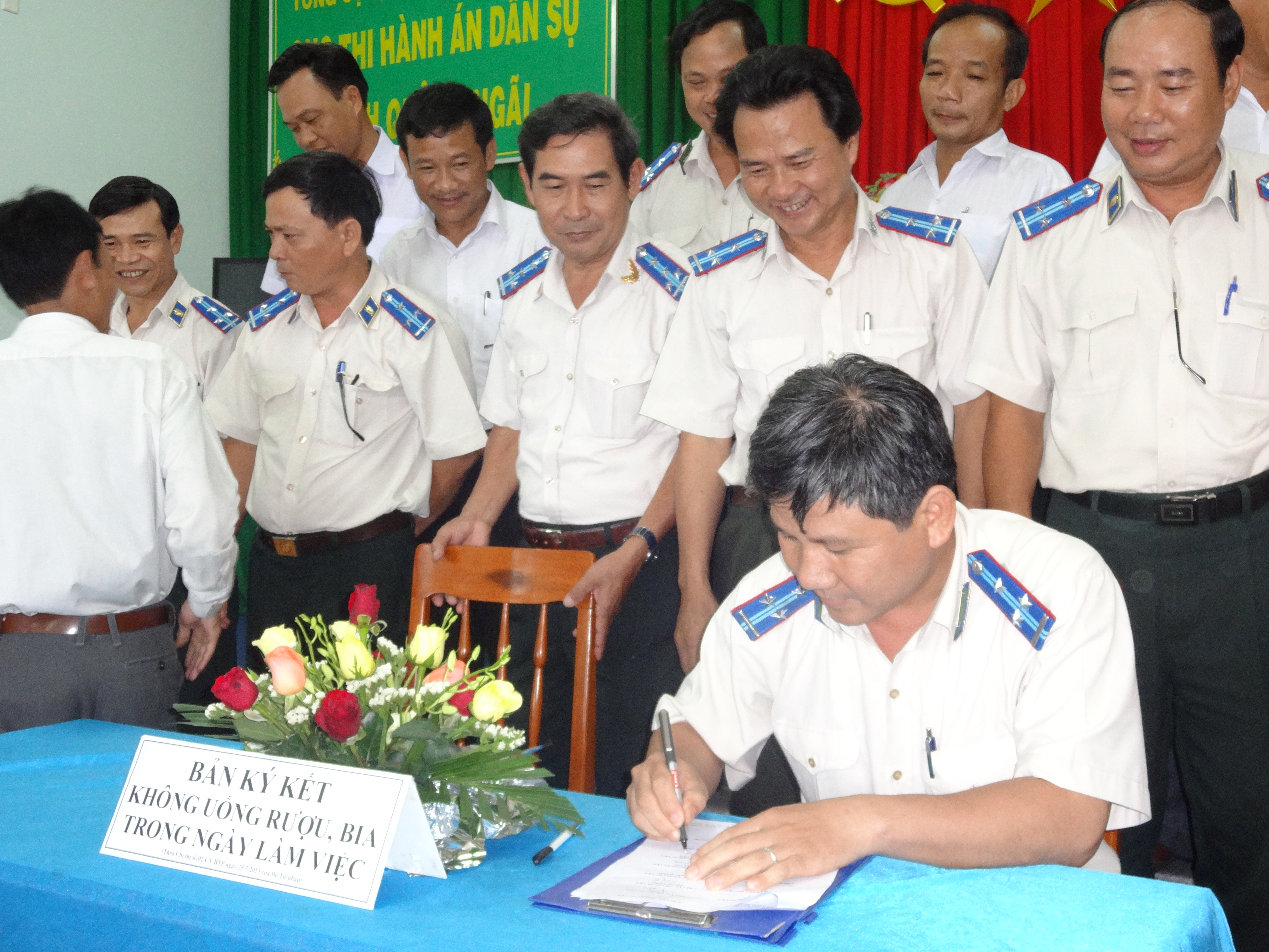 Kiên quyết xử lý công chức ngành Thi hành án dân sự tỉnh Quảng Ngãi không hoàn thành chỉ tiêu, nhiệm vụ công tác năm 2016