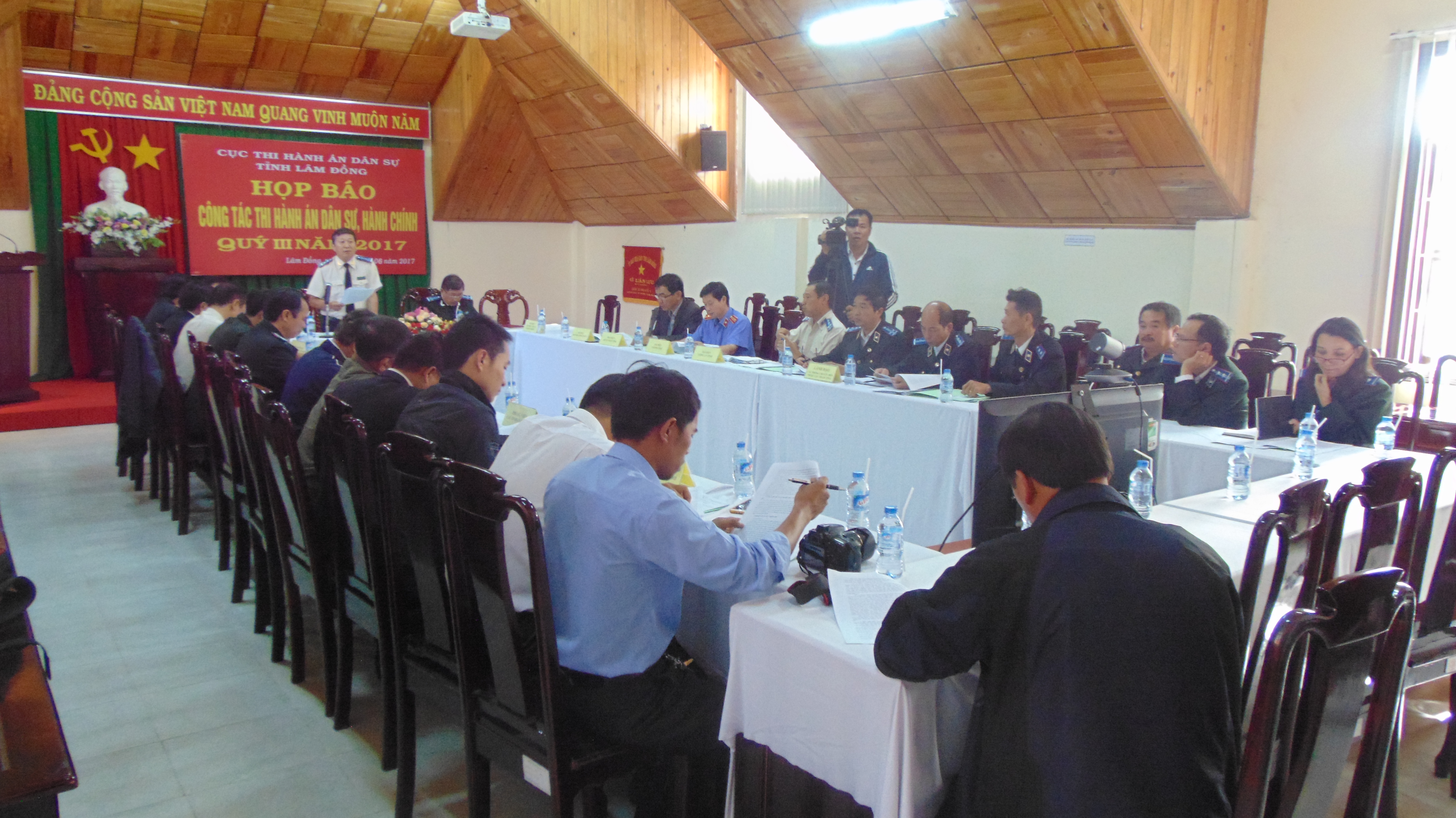 Cục Thi hành án dân sự tỉnh Lâm Đồng Tổ chức họp báo định kỳ về công tác thi hành án dân sự, hành chính Quý III/2017.