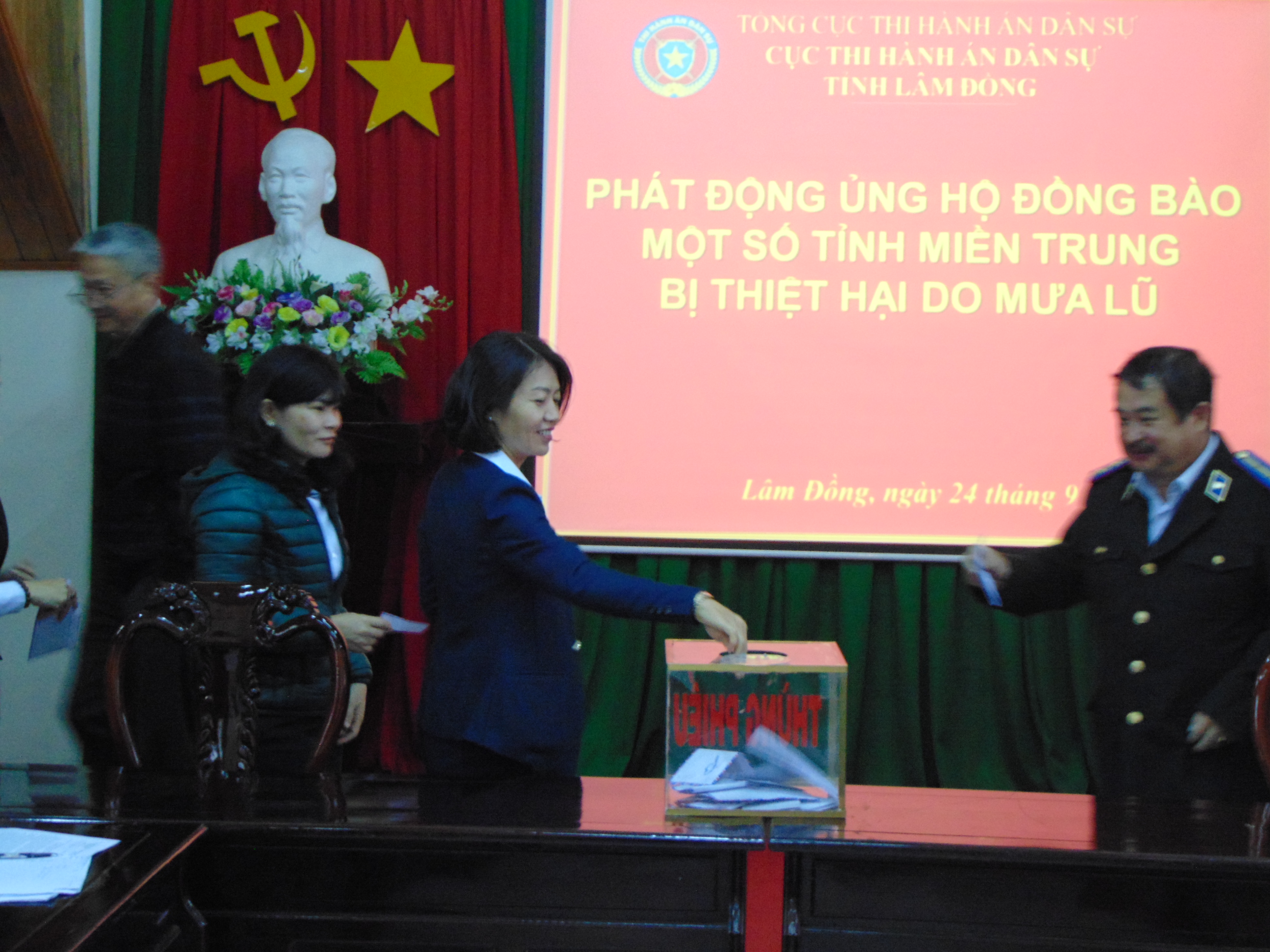 Cục THADS tỉnh ủng hộ đồng bào lũ lụt miền trung