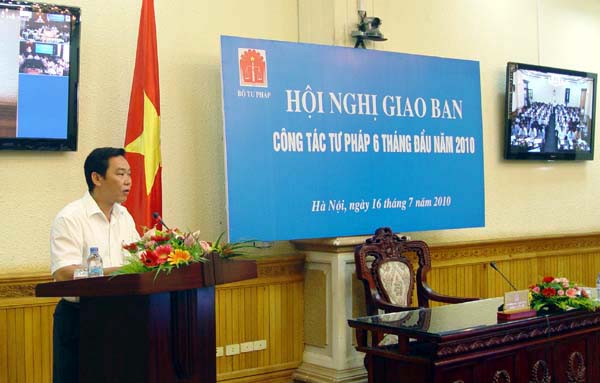 Chánh Văn phòng BTP Lê Hồng Sơn phát biểu