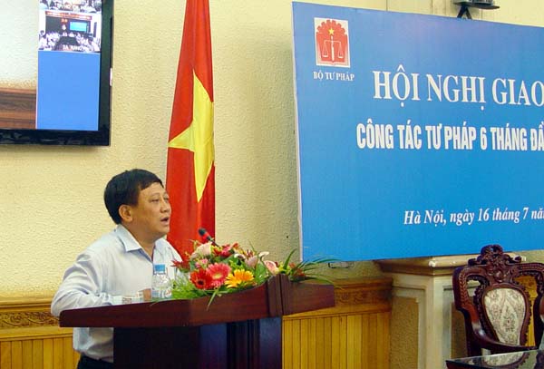 Vụ trưởng Vụ TCCB Trần Văn Quảng phát biểu