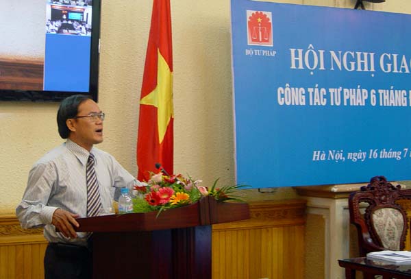 Vụ trưởng Vụ Pháp luật DS-KT Dương Đăng Huệ phát biểu