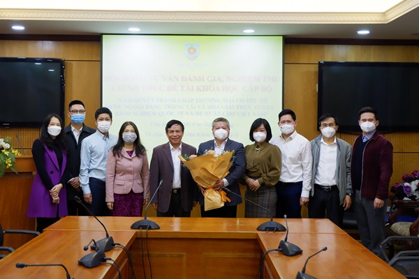 Hội đồng tư vấn đánh giá, nghiệm thu chính thức đề tài khoa học cấp bộ “Giải quyết tranh chấp thương mại có yếu tố nước ngoài bằng trọng tài và hòa giải trực tuyến - Kinh nghiệm quốc tế và đề xuất cho Việt Nam”