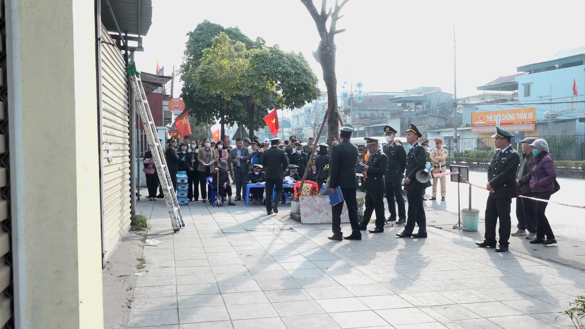 Chi bộ và Cơ quan Chi cục Thi hành án dân sự thành phố Móng Cái tổ chức sinh hoạt chuyên đề “Học tập và làm theo tấm gương đạo đức  Hồ Chí Minh về phong cách, tác phong làm việc”