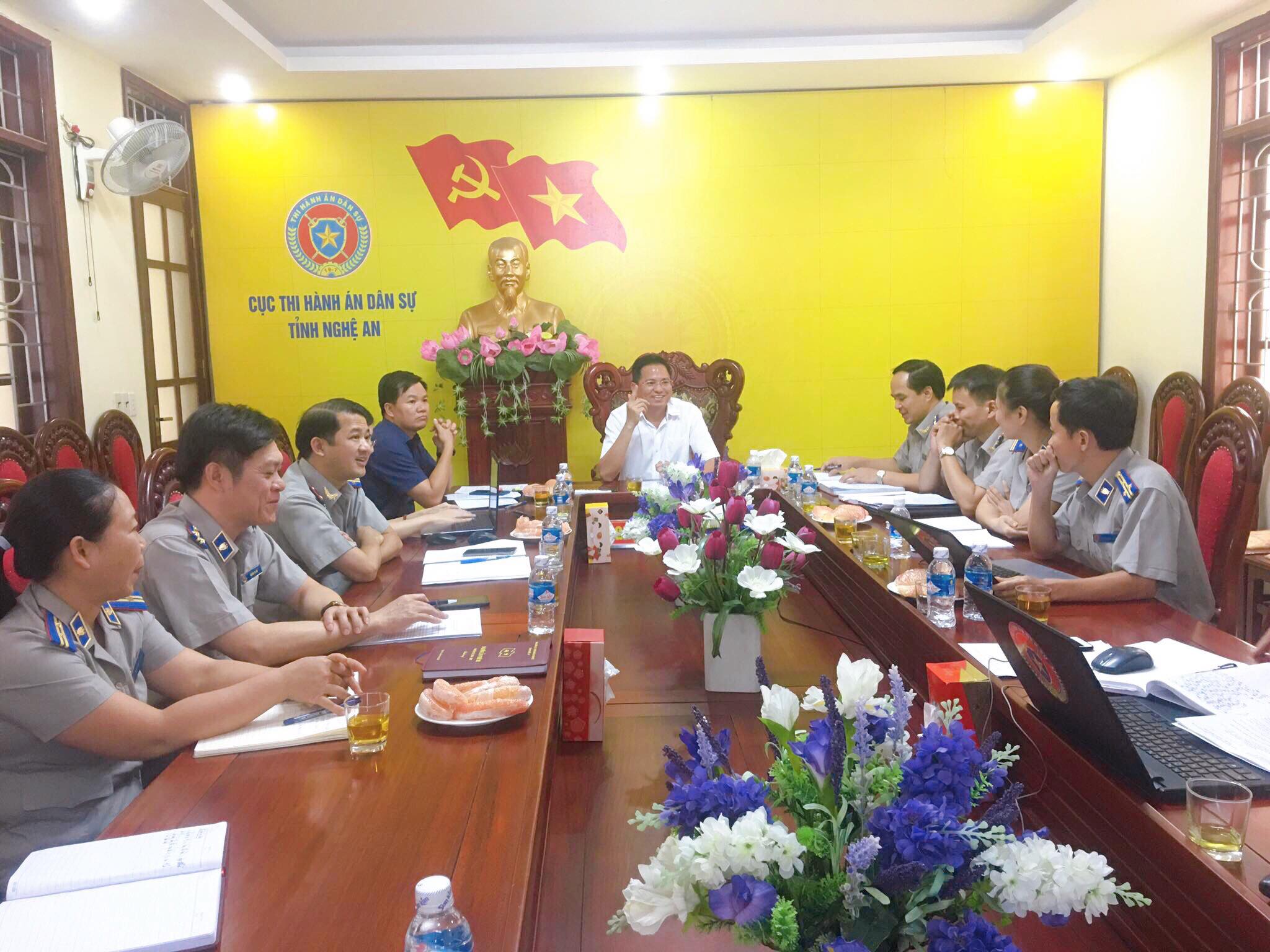 Đồng chí Nguyễn Văn Lực-Phó Tổng cục trưởng Tổng cục Thi hành án dân sự làm việc với Cục THADS tỉnh Nghệ An về kết quả công tác 09 tháng đầu năm và nhiệm vụ trọng tâm 03 tháng cuối năm 2020