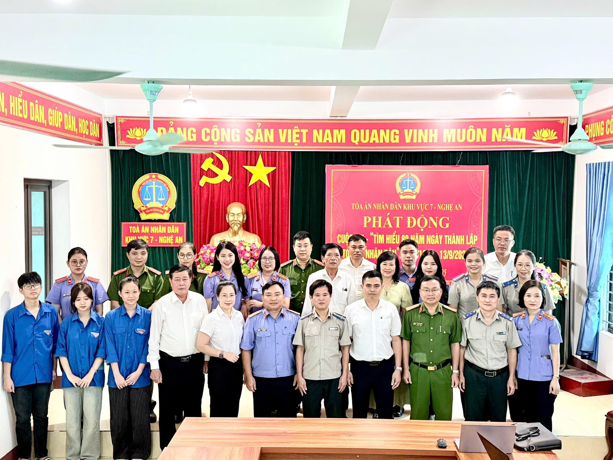 Phòng Thi hành án dân sự Khu vực 7 tham dự Lễ phát động cuộc thi trực tuyến "Tìm hiểu lịch sử 80 năm Tòa án nhân dân".