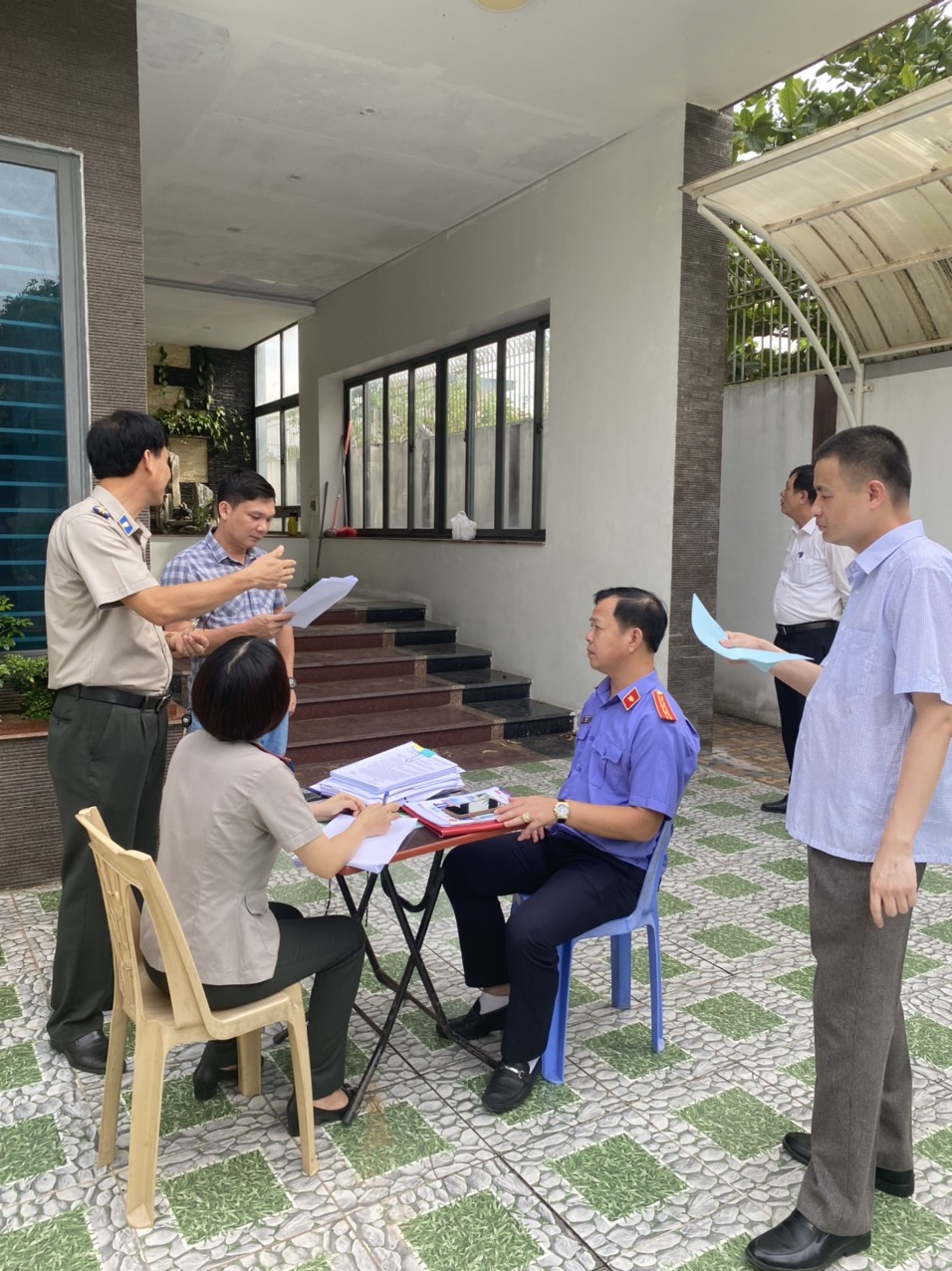 Giao tài sản cho người mua trúng đấu giá trong vụ án hình sự về kinh tế