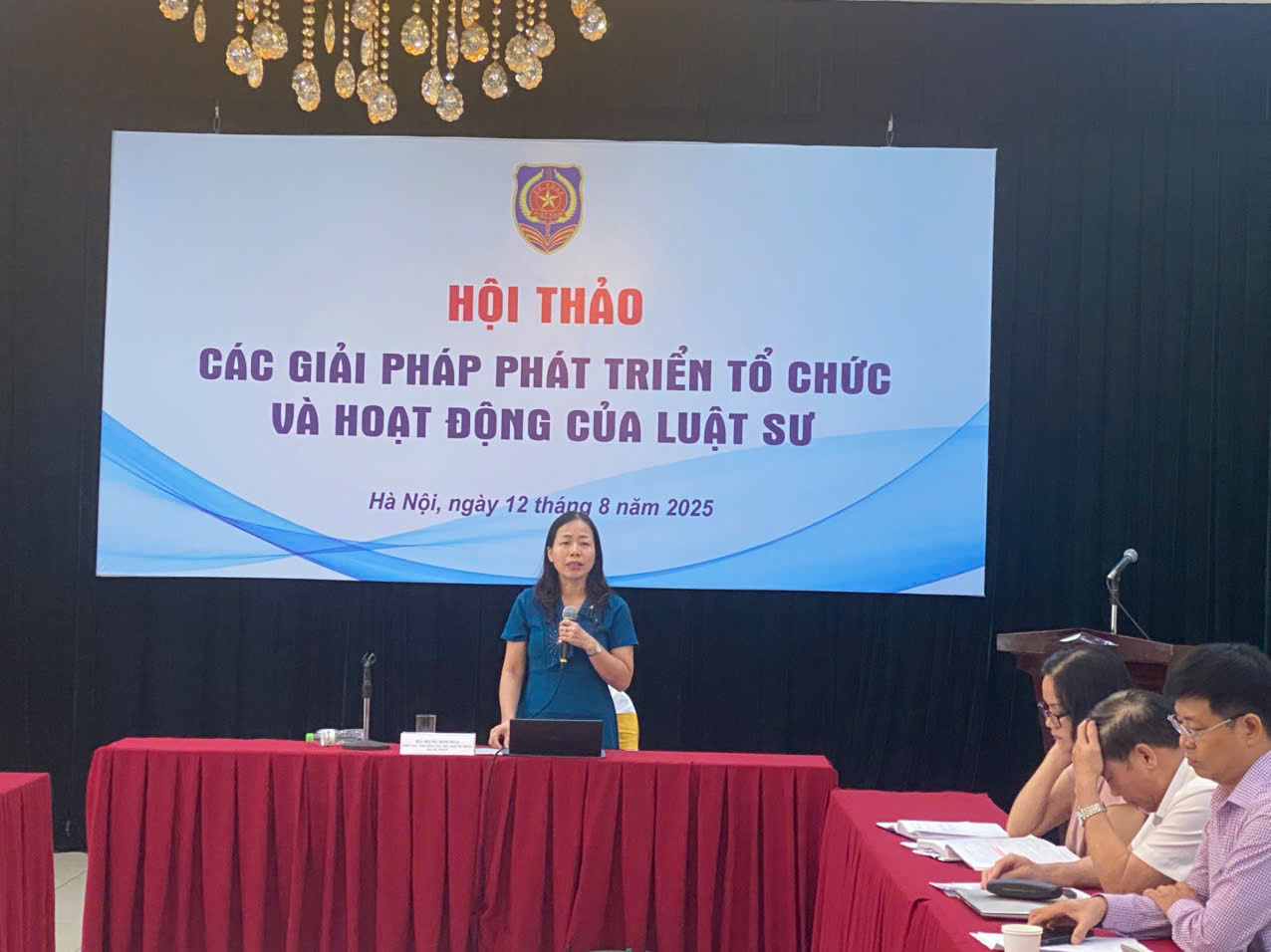 Hội thảo "Tháo gỡ khó khăn, vướng mắc trong tổ chức và hoạt động của luật sư" tại Hà Nội