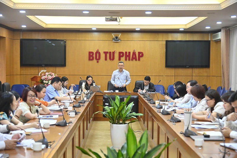 Khẩn trương hoàn thiện dự thảo Báo cáo kết quả rà soát VBQPPL theo định hướng sửa đổi của Hiến pháp 2013