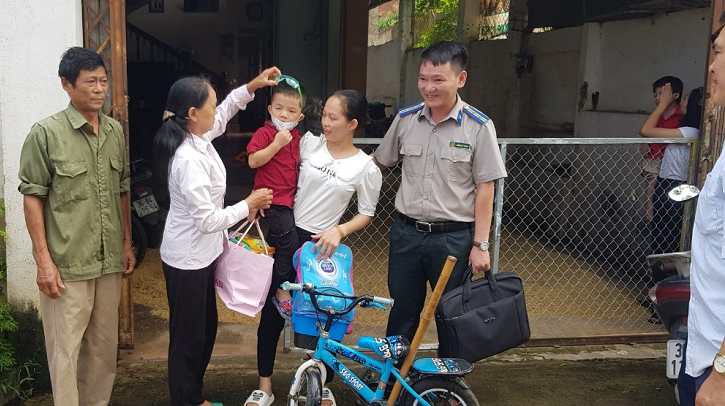 Cục Thi hành án dân sự tỉnh Thanh Hóa giải quyết thành công việc giao người chưa thành niên cho người được giao nuôi dưỡng