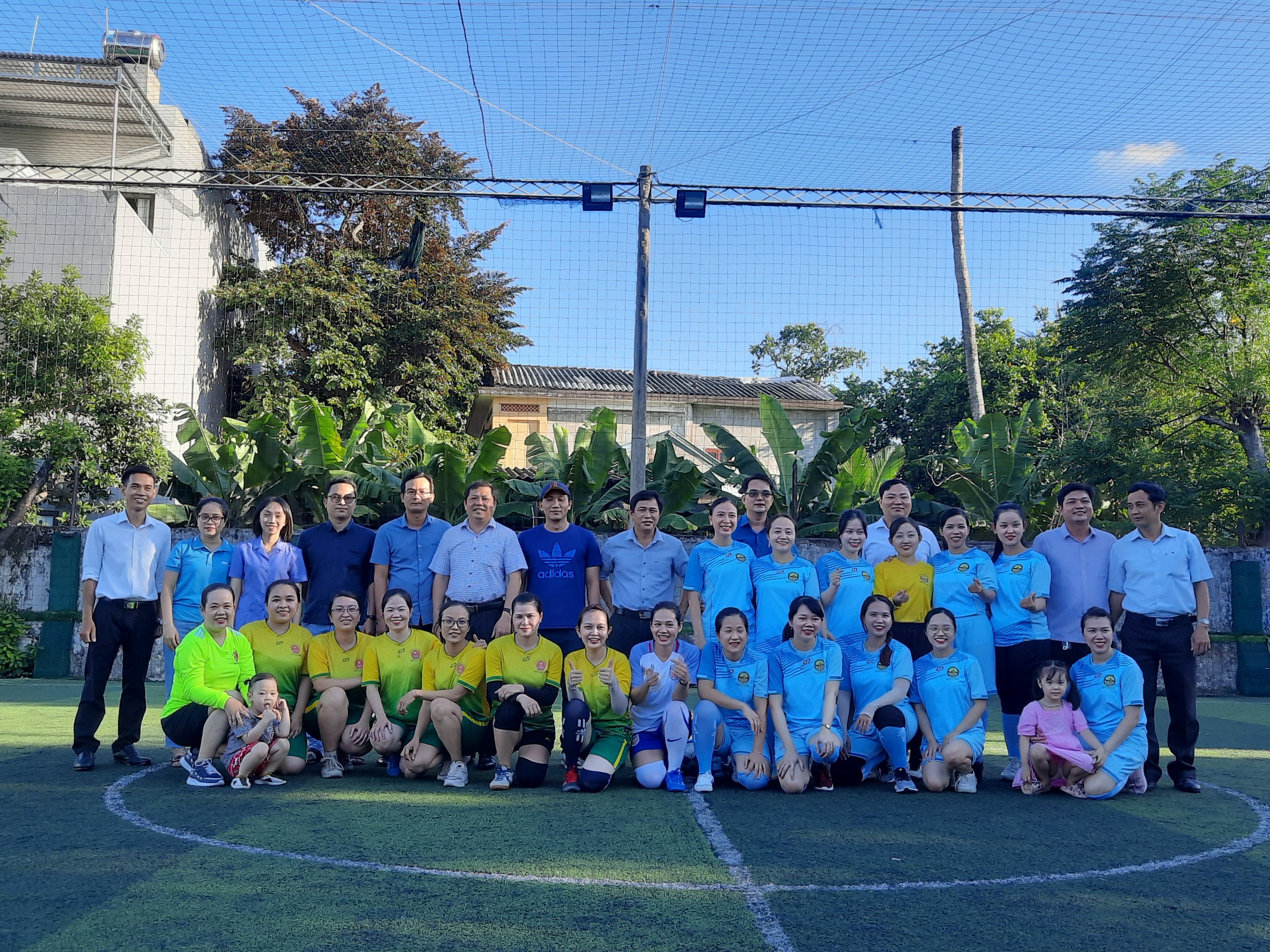 Chi đoàn thanh niên Cục Thi hành án dân sự tỉnh Quảng Ngãi tổ chức giao lưu bóng đá nữ