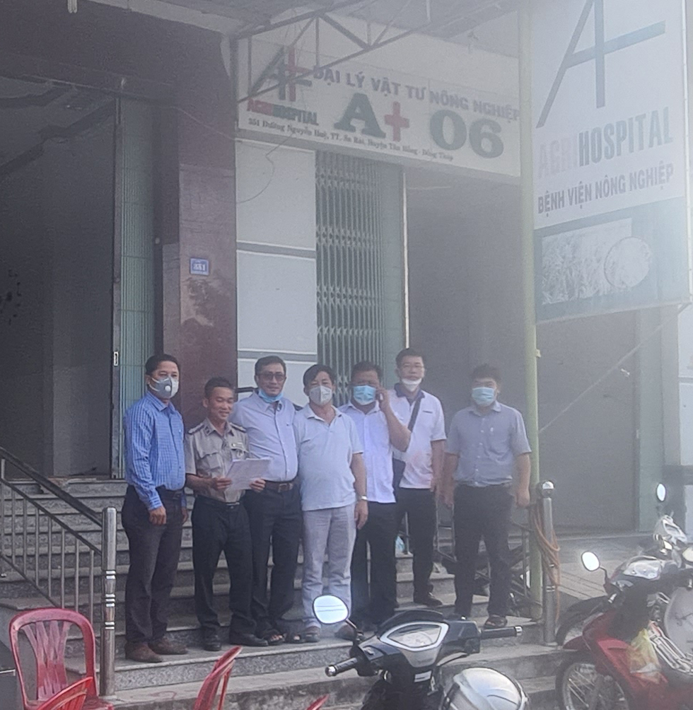 Chi cục Thi hành án dân sự huyện Tân Hồng tiến hành giao tài sản cho người mua trúng đấu giá