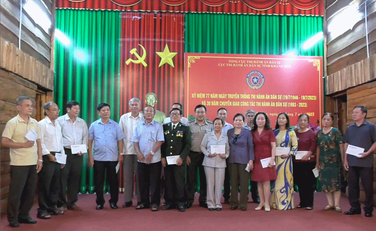 Gặp mặt kỷ niệm 77 năm Ngày truyền thống Thi hành án dân sự (19/7/1946-19/7/2023) và 30 năm chuyển giao công tác thi hành án dân sự từ Tòa án sang cơ quan trực thuộc Chính phủ (1993-2023)