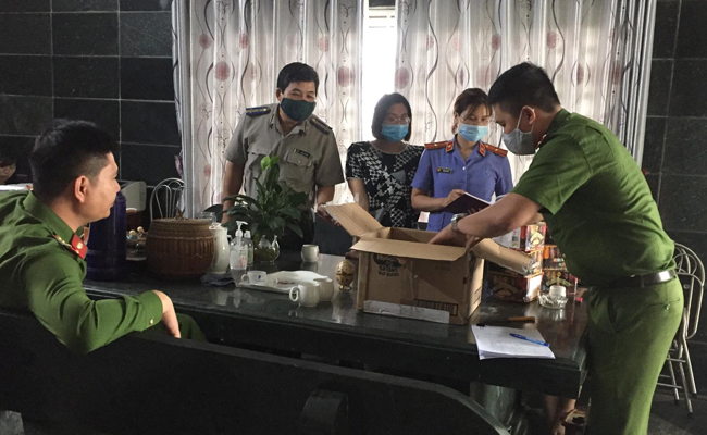 Chi cục THADS huyện Hà Trung tiêu hủy tang vật là pháo nổ