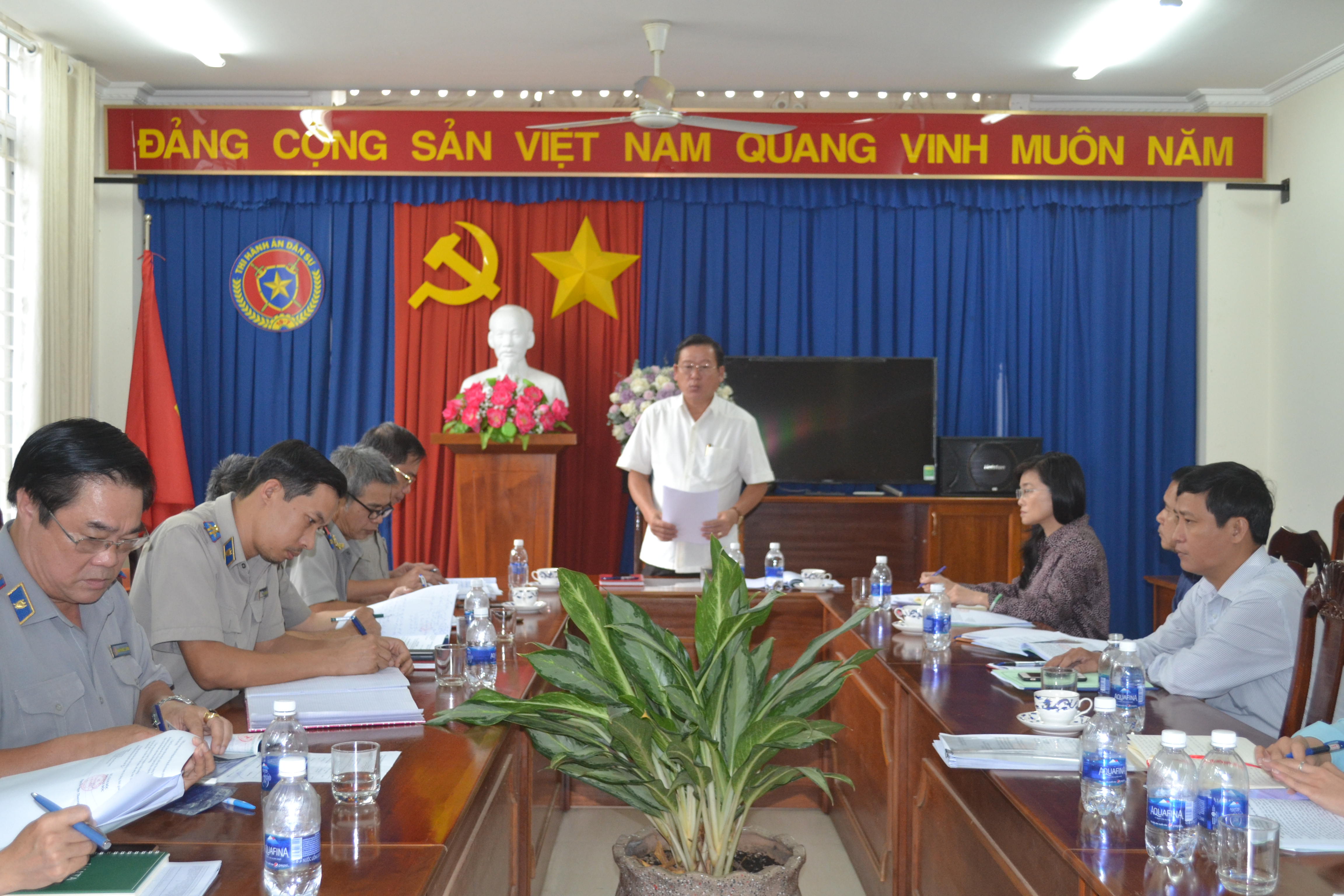 Chiều 15-9-2022, đoàn kiểm tra việc thực hiện quy chế dân chủ (QCDC) cơ sở của tỉnh do Ủy viên Ban TVTU, Trưởng ban Dân vận Tỉnh ủy Đào Văn Phước làm trưởng đoàn đã kiểm tra việc thực hiện QCDC cơ sở ở Cục Thi hành án Dân sự tỉnh