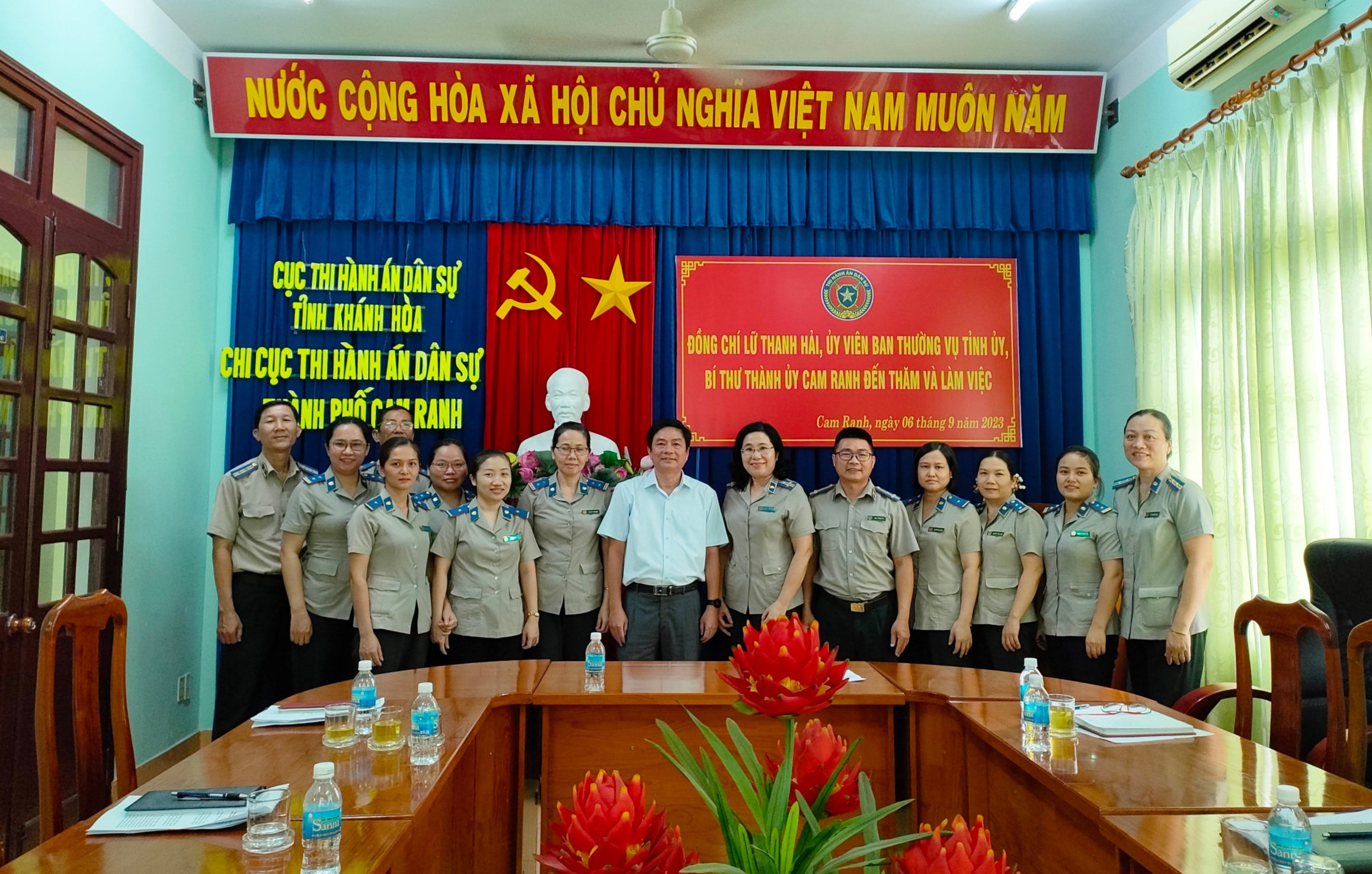 Ủy viên Ban Thường vụ Tỉnh ủy, Bí thư Thành ủy Cam Ranh Lữ Thanh Hải đến thăm và làm việc với Chi cục Thi hành án dân sự thành phố Cam Ranh