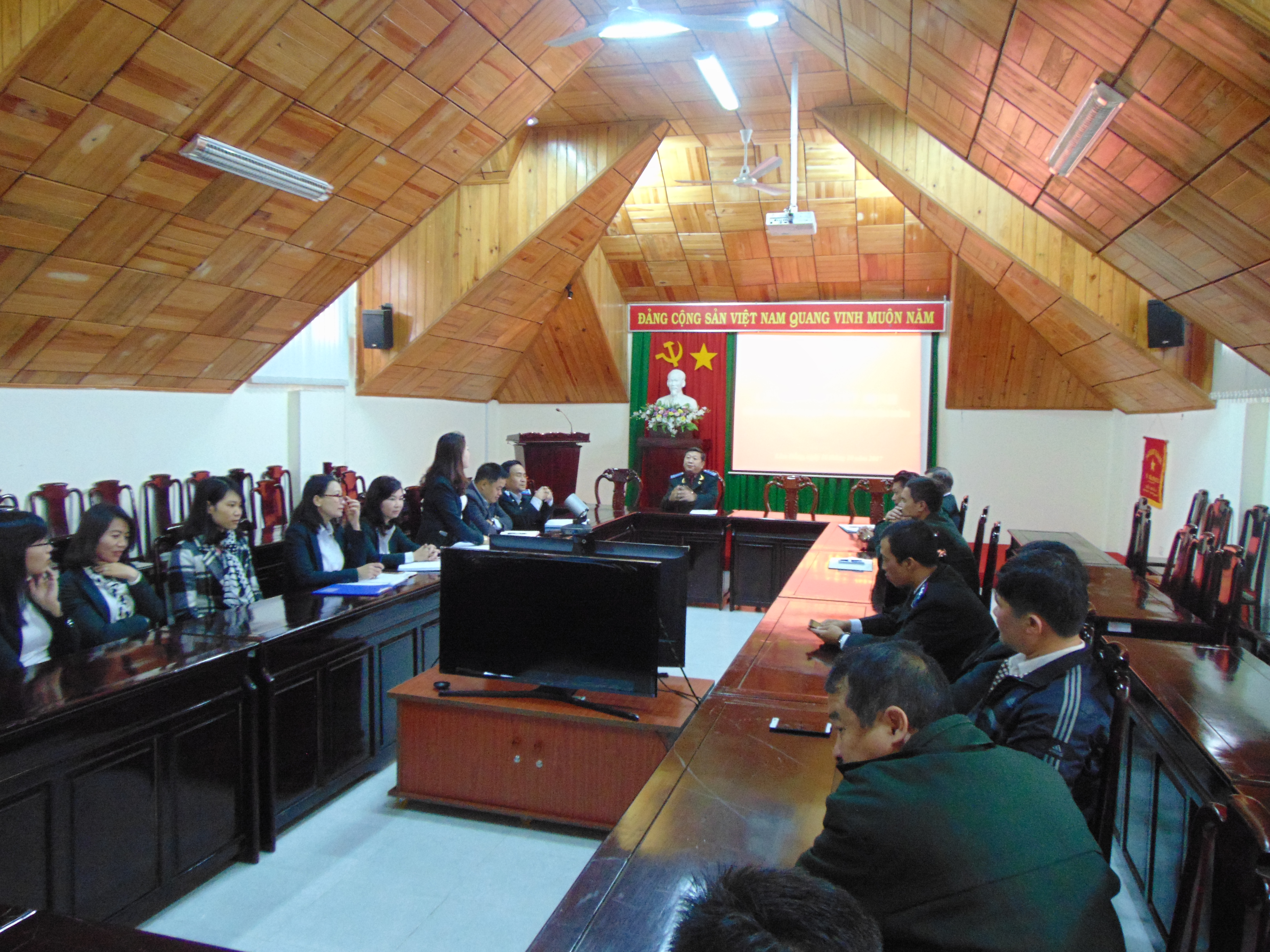 CHI BỘ CỤC THI HÀNH ÁN DÂN SỰ TỈNH LÂM ĐỒNG XÂY DỰNG NGHỊ QUYẾT CHUYÊN ĐỀ VỀ “NÂNG CAO HIỆU QUẢ CÔNG TÁC ĐIỀU ĐỘNG, LUÂN CHUYỂN”