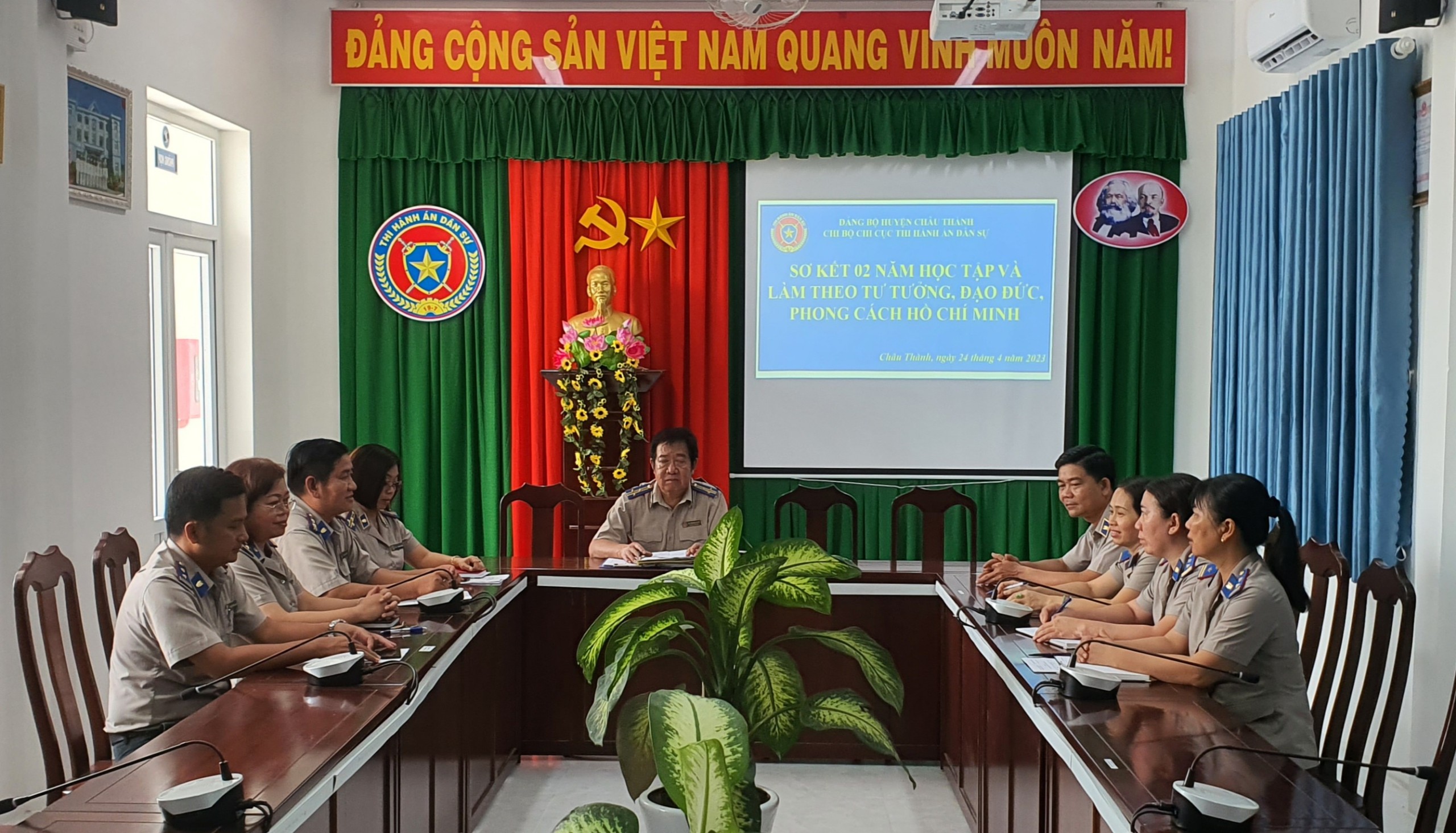 Chi bộ cơ sở Chi cục Thi hành án dân sự huyện Châu Thành sơ kết 02 năm thực hiện Kết luận số 01-KL/TW ngày 18/5/2021 của Bộ Chính trị về đẩy mạnh học tập và làm theo tư tưởng, đạo đức, phong cách Hồ Chí Minh