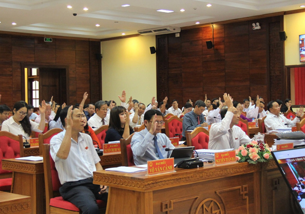 Bế mạc Kỳ họp thứ Mười, HĐND tỉnh khóa IX  Chiều 8/7, sau 02 ngày làm việc khẩn trương, nghiêm túc và trách nhiệm, HĐND tỉnh Đắk Lắk khóa IX đã hoàn thành chương trình làm việc của Kỳ họp thứ Mười với nhiều nội dung quan trọng và tiến hành bế mạc Kỳ họp.