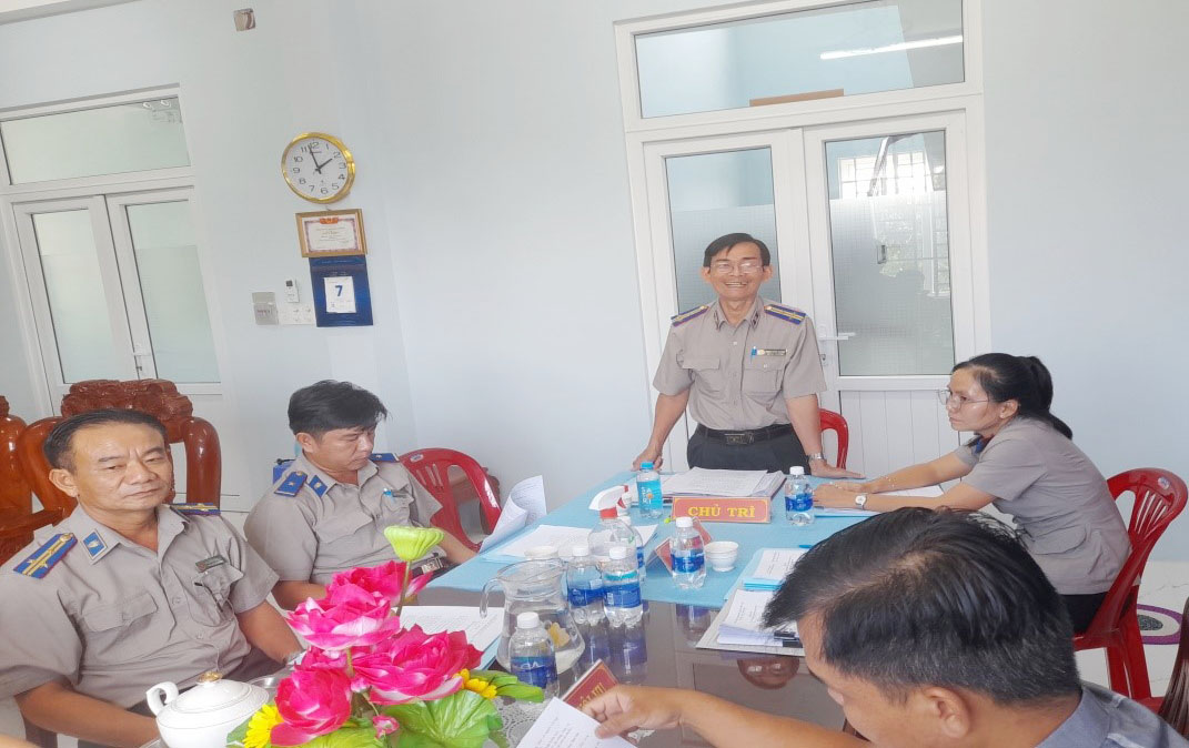 Chi bộ Chi cục Thi hành án dân sự huyện Hồng Ngự tổ chức Hội nghị kiểm điểm, đánh giá, xếp loại chất lượng đối với tổ chức đảng và đảng viên năm 2022