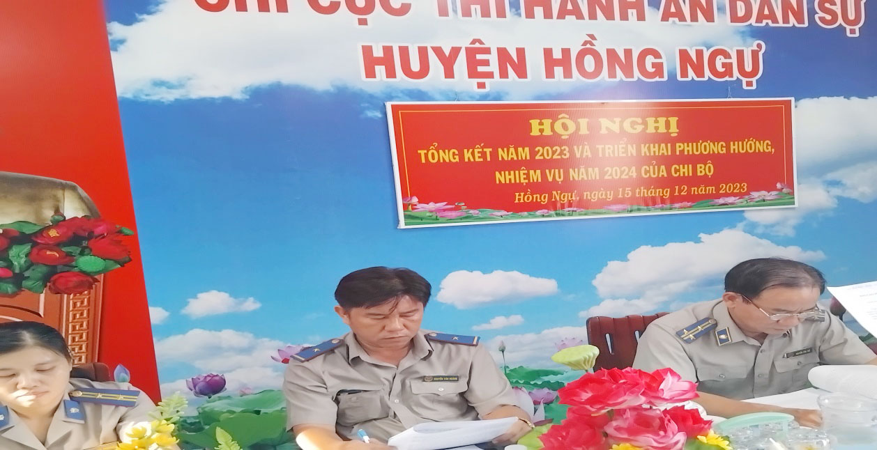 Chi bộ Chi cục Thi hành án dân sự huyện Hồng Ngự tổ chức Hội nghị tổng kết công tác Chi bộ năm 2023 và triển khai phương hướng, nhiệm vụ năm 2024