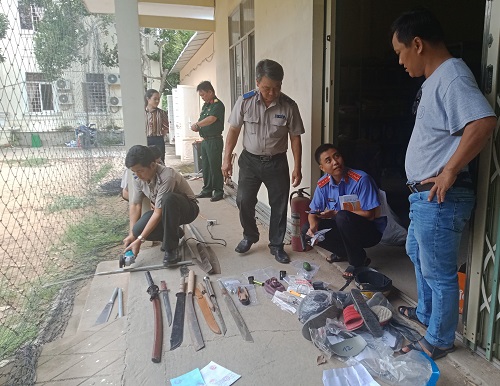 Chi cục Thi hành án dân sự huyện Tháp Mười tổ chức tiêu hủy vật chứng