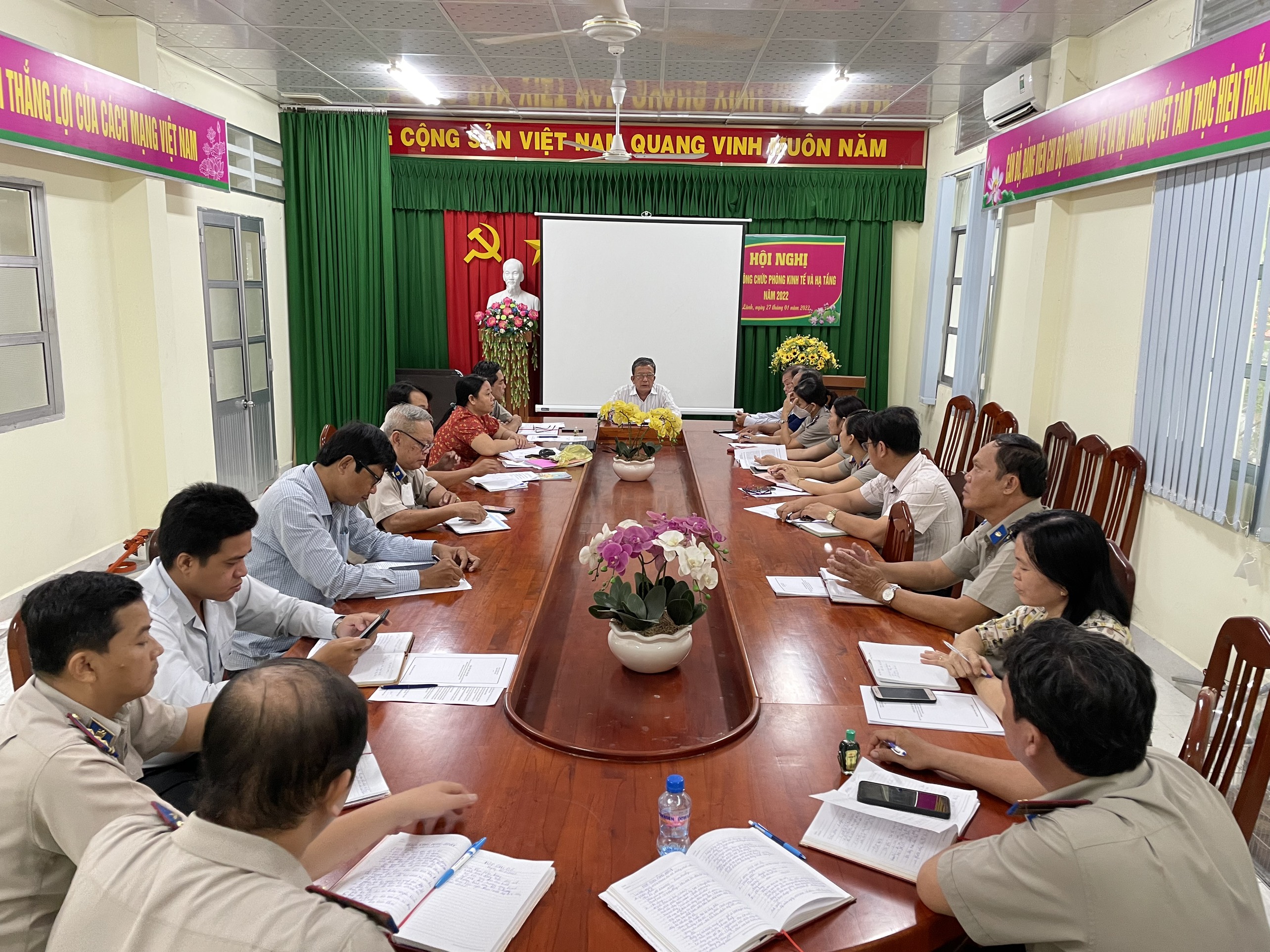 Chi cục Thi hành án dân sự huyện Cao Lãnh học tập Chuyên đề năm 2022 “xây dựng văn hoá và con người Đồng Tháp nghĩa tình, năng động, sáng tạo”