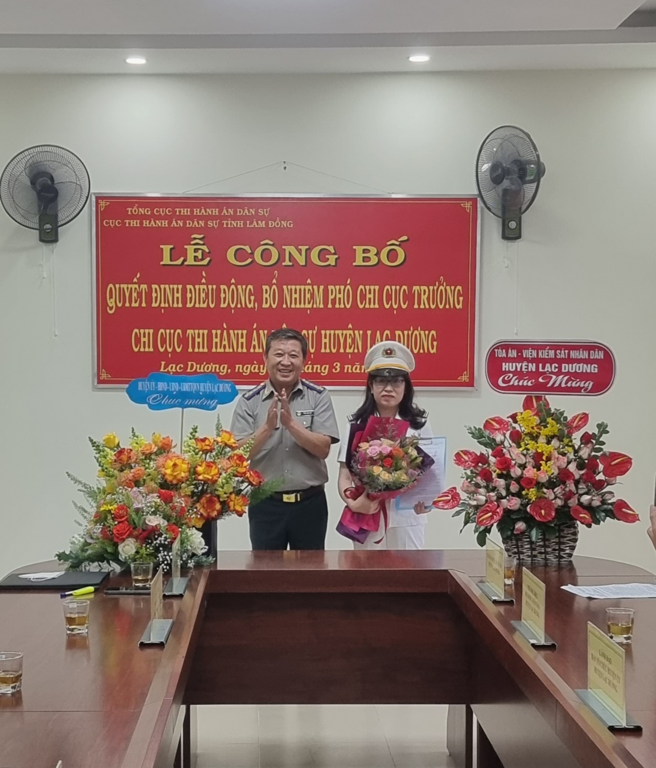 TRAO QUYẾT ĐỊNH ĐIỀU ĐỘNG, BỔ NHIỆM PHÓ CHI CỤC TRƯỞNG CHI CỤC THI HÀNH ÁN DÂN SỰ HUYỆN LẠC DƯƠNG