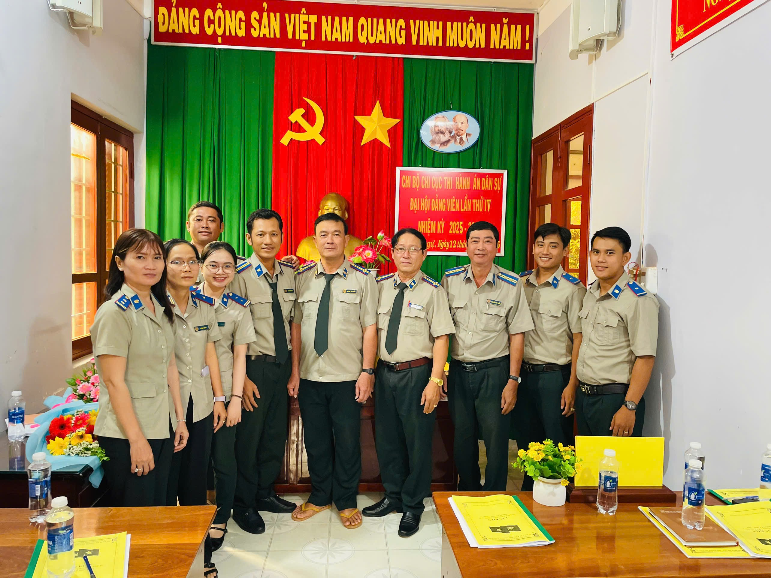 ĐẠI HỘI ĐẢNG VIÊN CHI BỘ CHI CỤC THI HÀNH ÁN DÂN SỰ THÀNH PHỐ HỒNG NGỰ LẦN THỨ IV NHIỆM KỲ 2025-2030 THÀNH CÔNG TỐT ĐẸP