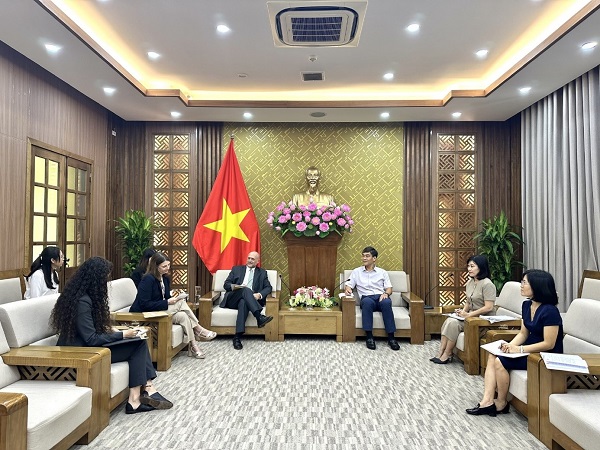 Cục Hành chính tư pháp tiếp và trao đổi với Bộ phận Lãnh sự của Đại sứ quán Hoa Kỳ tại Việt Nam về công tác nuôi con nuôi quốc tế