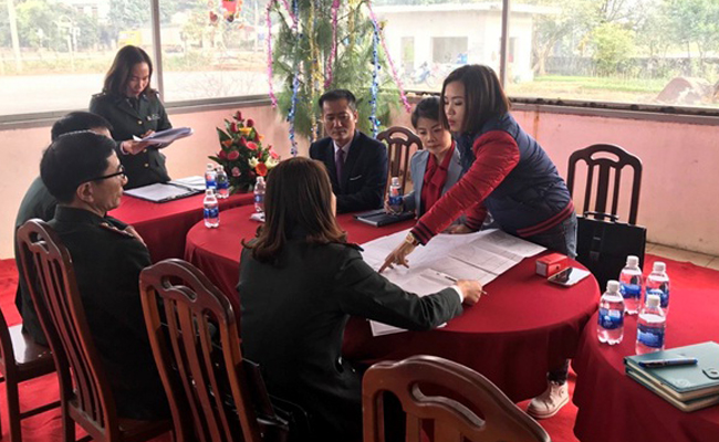 Chi cục THADS huyện Hậu Lộc giao tài sản cho người mua trúng đấu giá