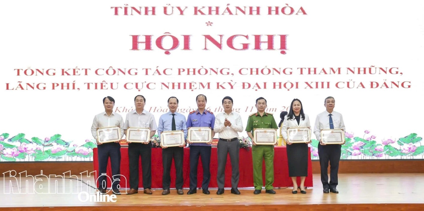 Thi hành án dân sự tỉnh Khánh Hòa được khen thưởng tại Hội nghị tổng kết công tác phòng, chống tham nhũng, lãng phí, tiêu cực nhiệm kỳ Đại hội XIII của Đảng