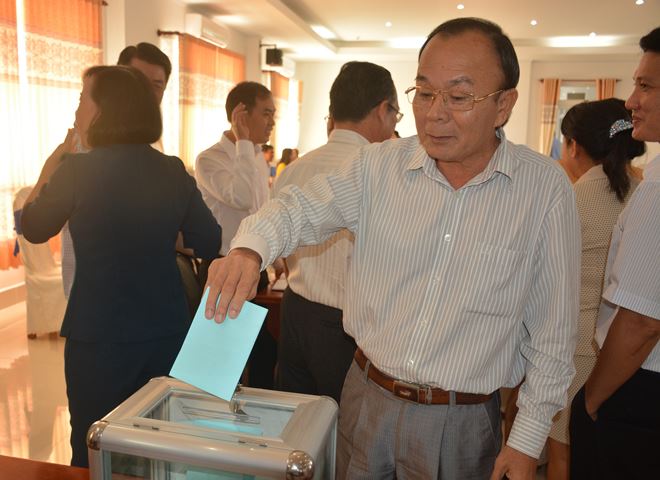 Bỏ phiếu bình chọn và suy tôn các đơn vị có thành tích xuất sắc đề nghị Cờ thi đua của ngành Tư pháp