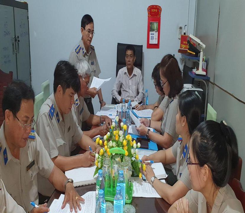 Chi cục Thi hành án dân sự huyện Hồng Ngự tổ chức đánh giá công chức năm 2019