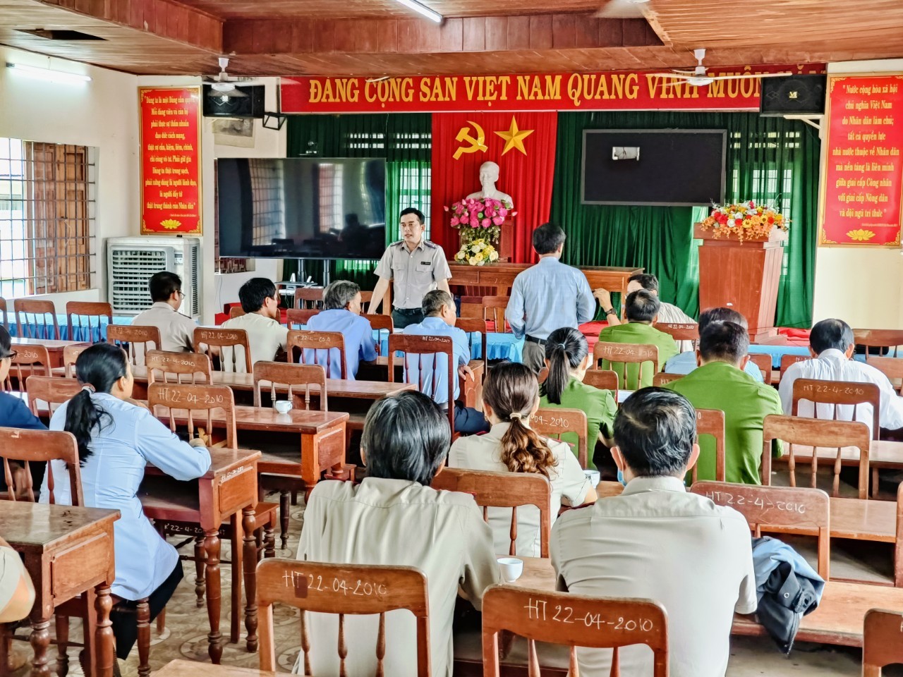 Chi cục Thi hành án dân sự thành phố Quảng Ngãi tổ chức cưỡng chế chuyển giao quyền sử dụng đất theo nội dung bản án của Tòa án