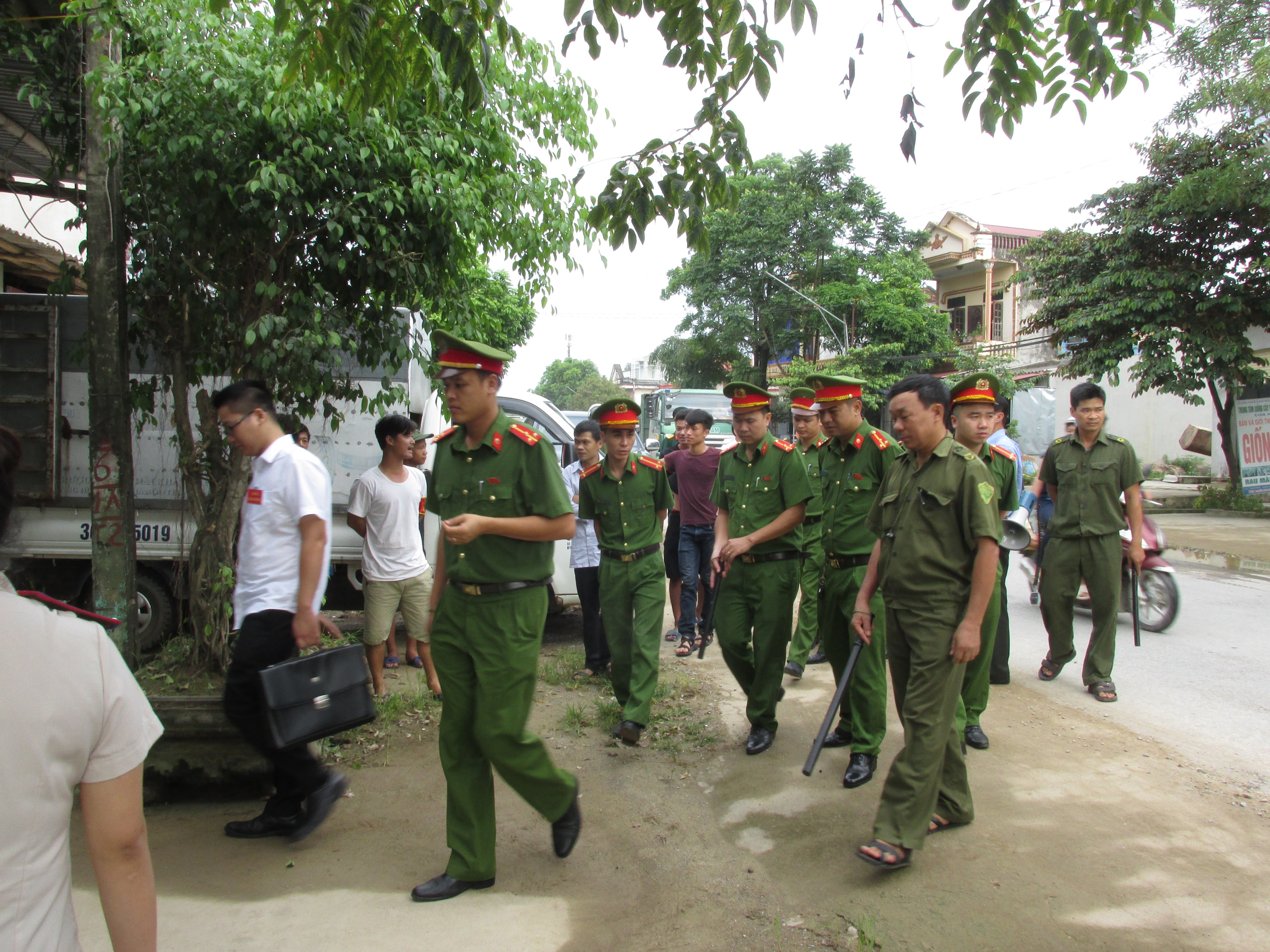 Lực lượng tham gia bảo vệ cưỡng chế