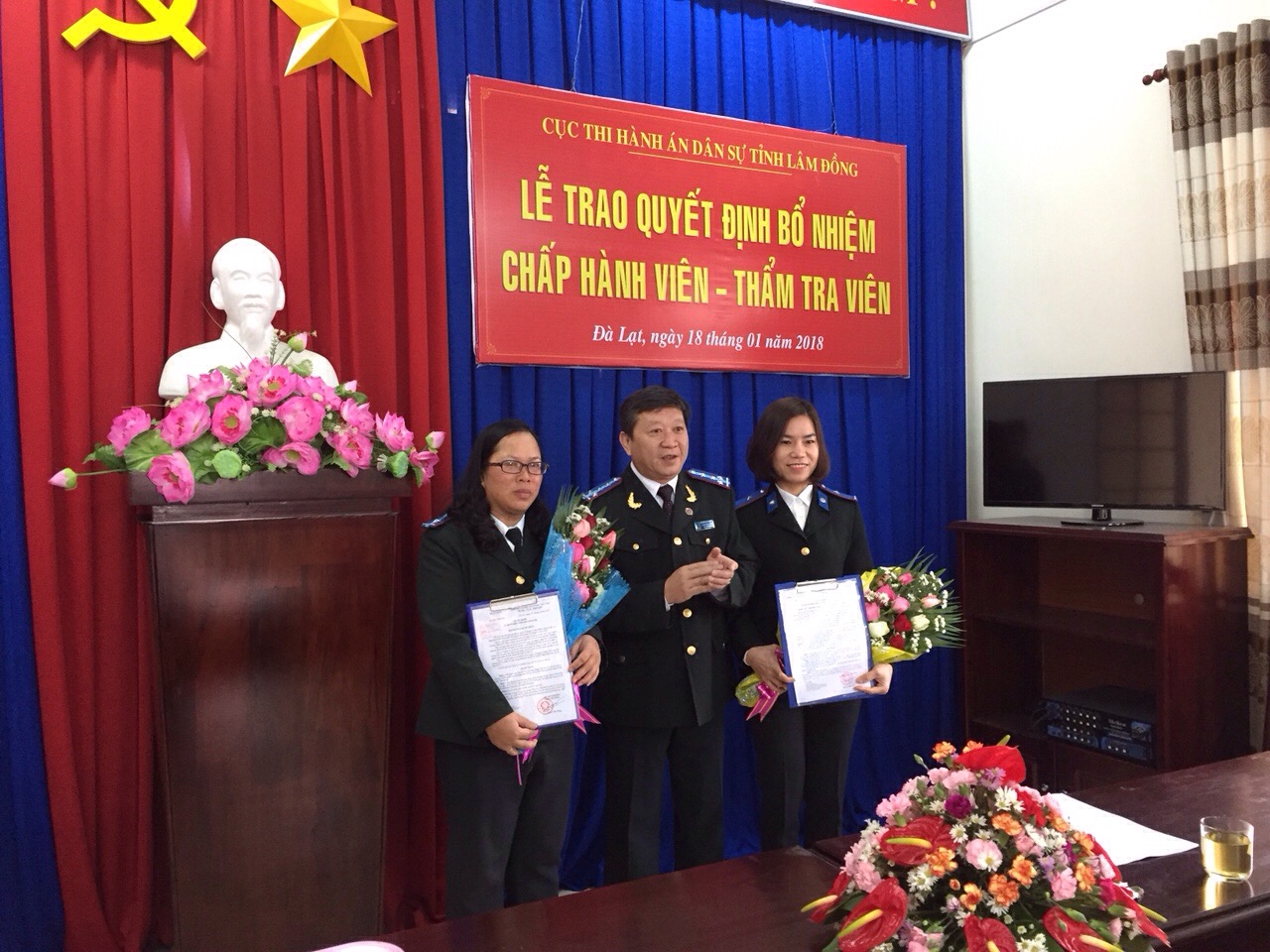 Lễ trao Quyết định bổ nhiệm Chấp hành viên Thẩm tra viên