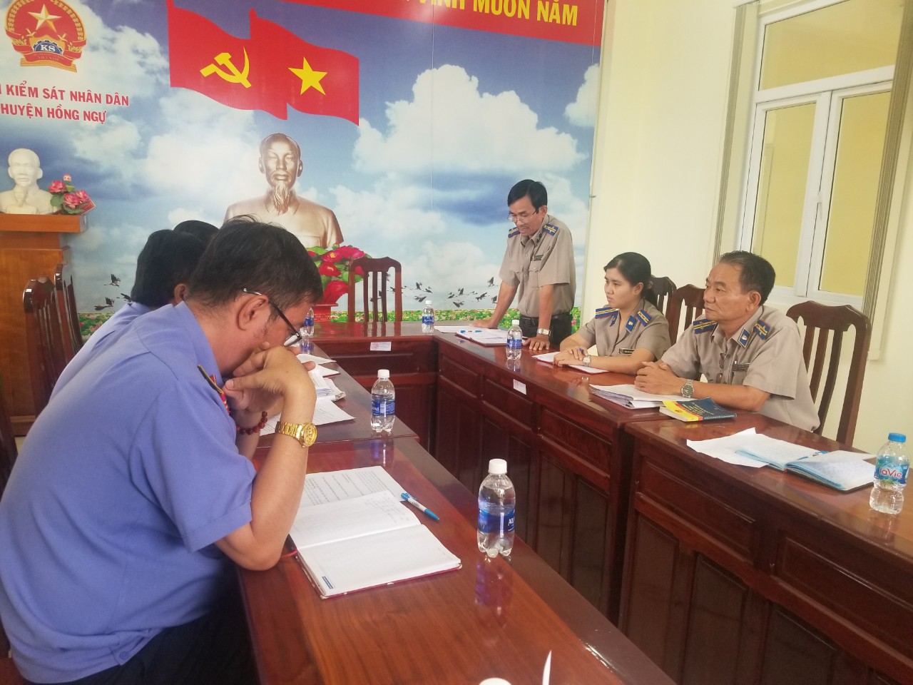 Họp liên ngành giữa Chi cục Thi hành án dân sự và Viện kiểm sát nhân dân huyện Hồng Ngự