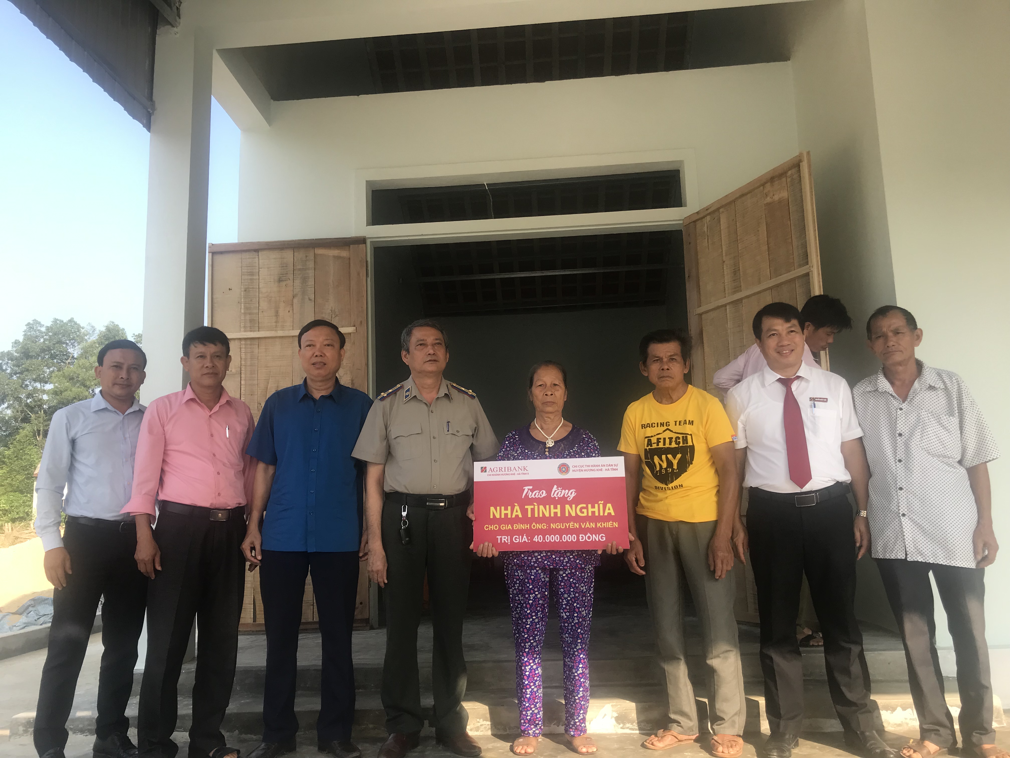 Chi cục THADS Hương Khê bàn giao nhà tình nghĩa