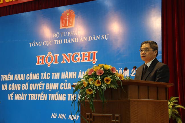 Thứ trưởng Đinh Trung Tụng