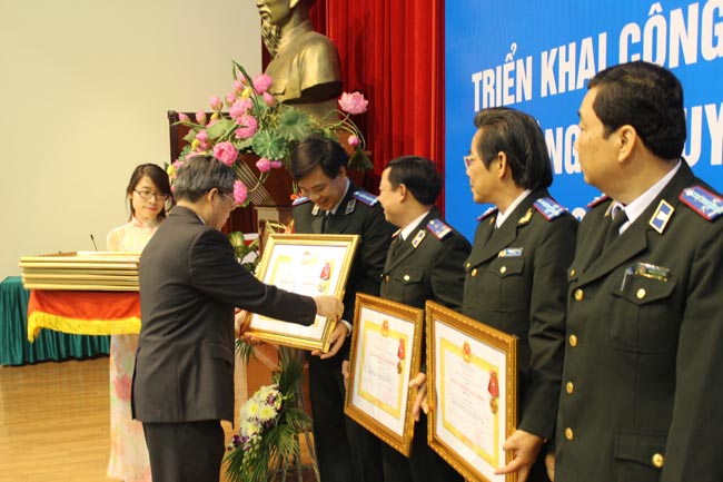 Tặng Bằng khen a