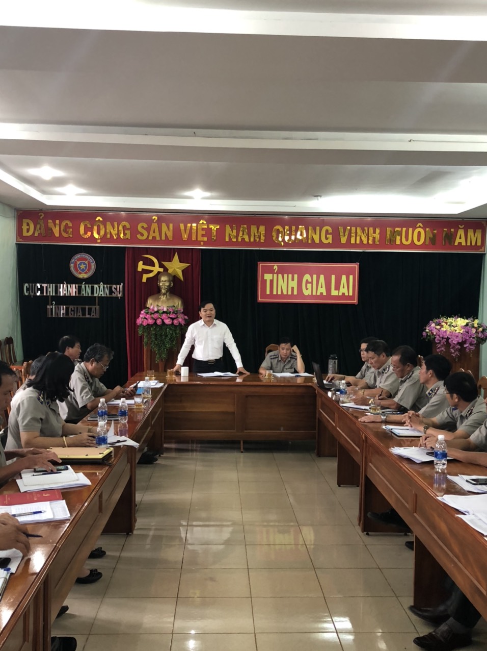 Lãnh đạo cục thi hành án dân sự tỉnh Gia Lai trực tiếp đôn đốc, chỉ đạo Chi cục thads huyện, thị xã, thành phố vượt mọi khó khăn hoàn thành chỉ tiêu nhiệm vụ năm 2020