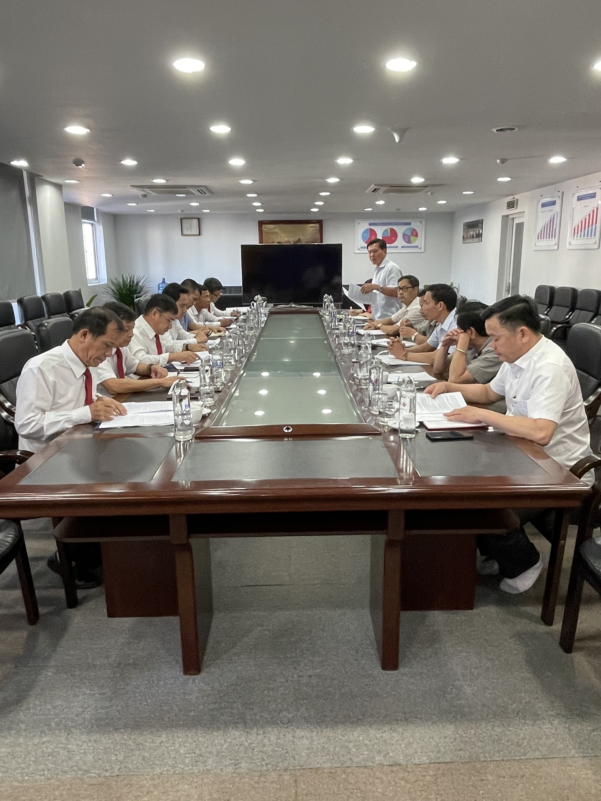 CỤC TRƯỞNG CỤC THI HÀNH ÁN DÂN SỰ TỈNH GIA LAI LÀM VIỆC VỚI LÃNH ĐẠO NGÂN HÀNG BIDV - CHI NHÁNH NAM GIA LAI VỀ CÔNG TÁC PHỐI HỢP TRONG THI HÀNH ÁN.