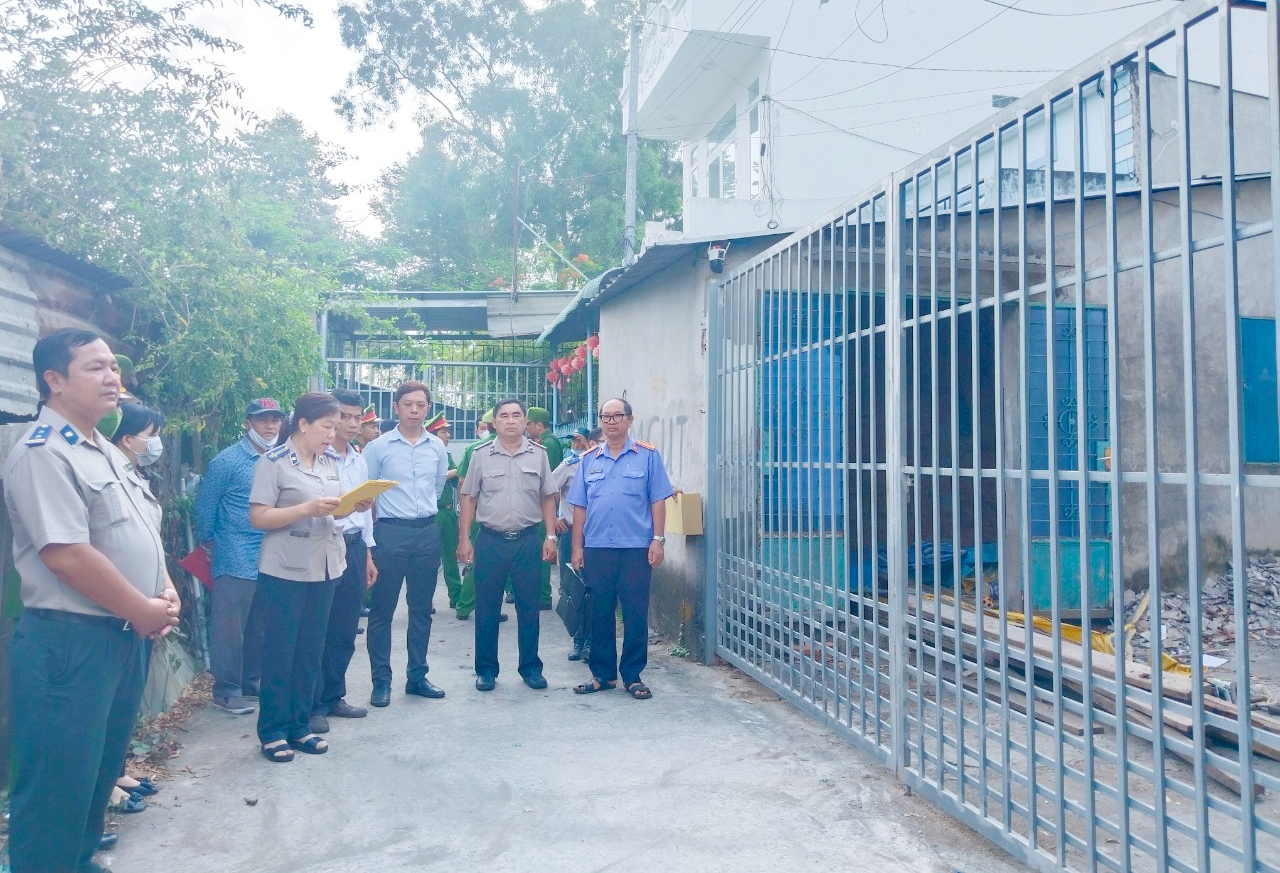 Chi cục Thi hành án dân sự thành phố Sa Đéc thực hiện việc cưỡng chế  giao tài sản cho người được thi hành án để trừ vào số tiền thi hành án