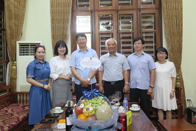 Lãnh đạo Bộ Tư pháp thăm hỏi và tri ân các thế hệ lãnh đạo đi trước