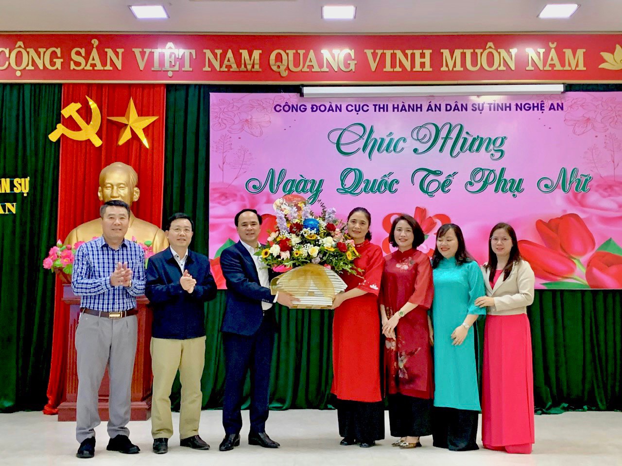 Công đoàn – Cơ quan Cục Thi hành án dân sự tỉnh Nghệ An tổ chức các hoạt động nhân dịp kỷ niệm 114 năm Ngày Quốc tế phụ nữ 8/3.