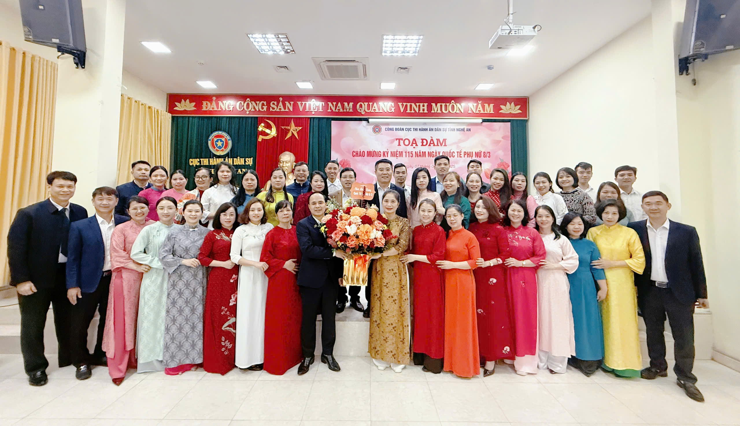 Công đoàn – cơ quan Cục Thi hành án dân sự tỉnh Nghệ An - sôi nổi các hoạt động chào mừng kỷ niệm 115 năm Ngày Quốc tế Phụ nữ 8/3.