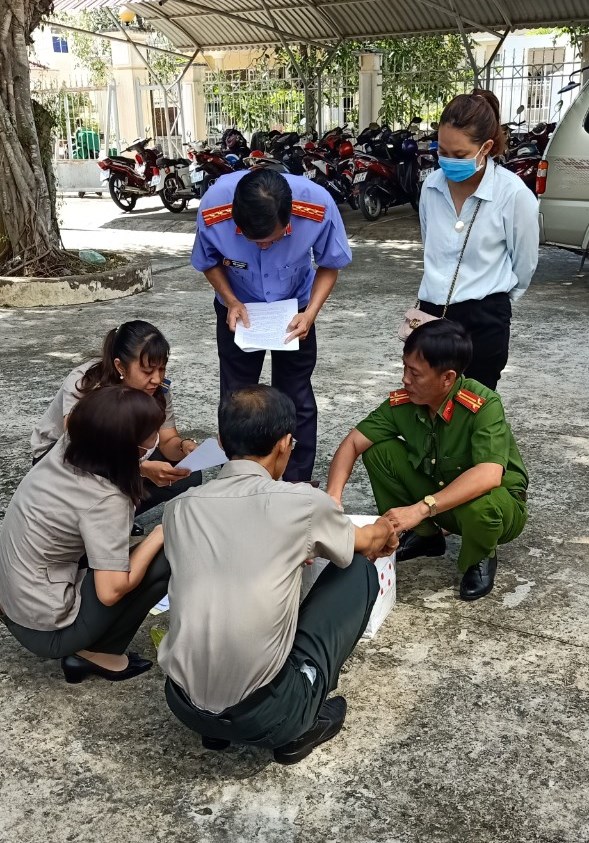 Tiêu hủy các vật chứng